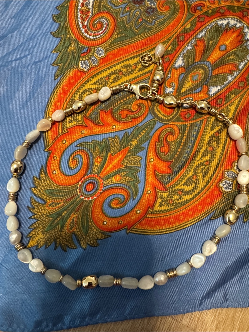 Kendra Scott beaded necklace with pearlized stones // Gold over brass in tone